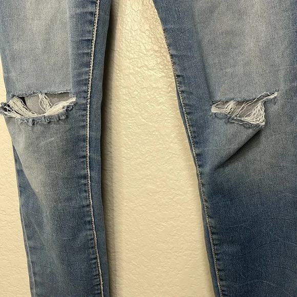 Aeropostale Medium Wash Ripped Knee Ankle Jeggings Size 4 - Picture 3 of 5
